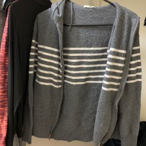 Gap sweater
